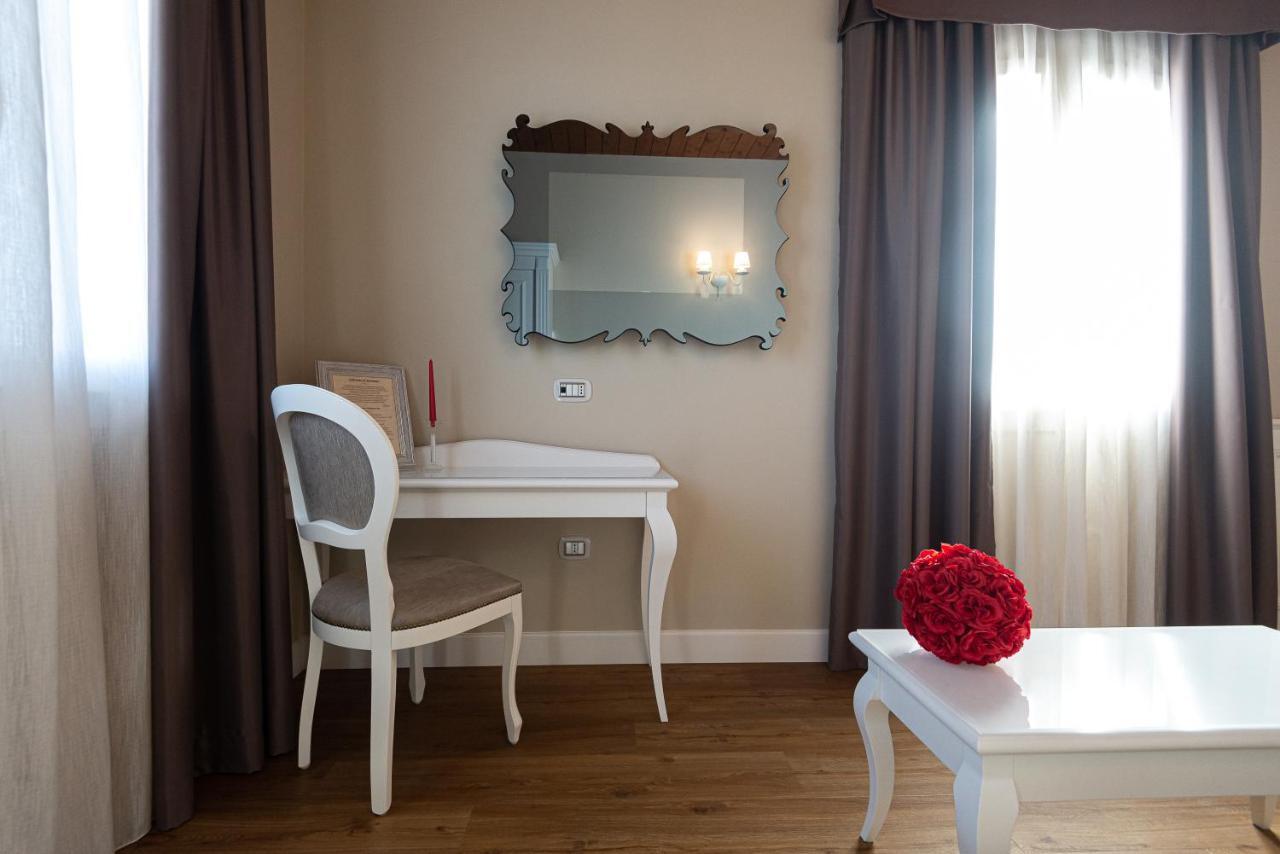 Suites & Apartments Liola' Castrocielo エクステリア 写真