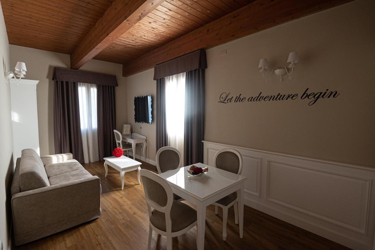 Suites & Apartments Liola' Castrocielo エクステリア 写真