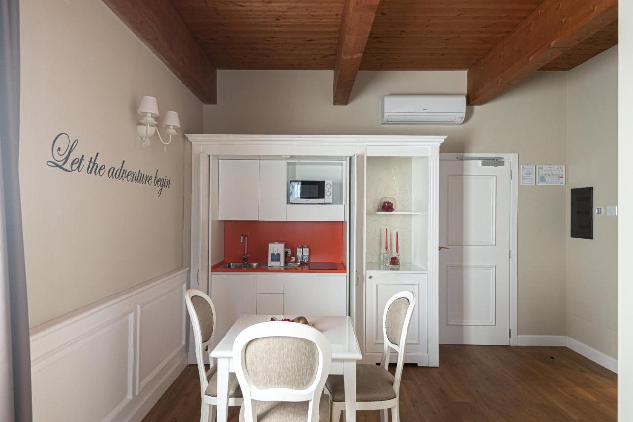 Suites & Apartments Liola' Castrocielo エクステリア 写真